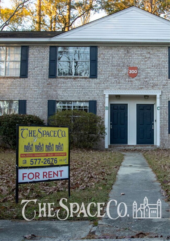 Building Photo - Furnished 2Br/ 1.5 BA -300 Crestview Drive Unit D
