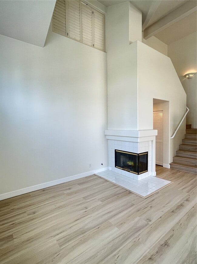 Building Photo - 6 Mansera Pl