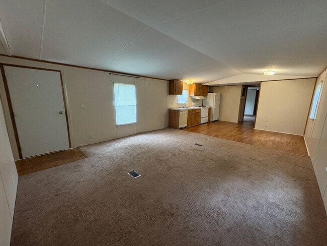 Building Photo - Spacious three bedroom, two bath singlewid...