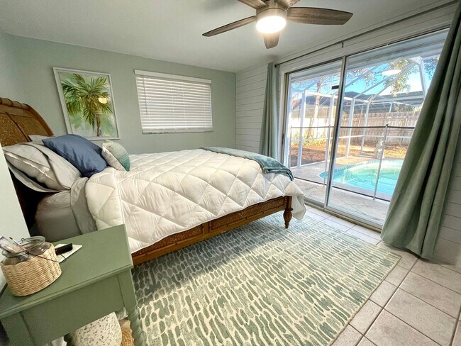Building Photo - Beautiful Pool Home in East Venice