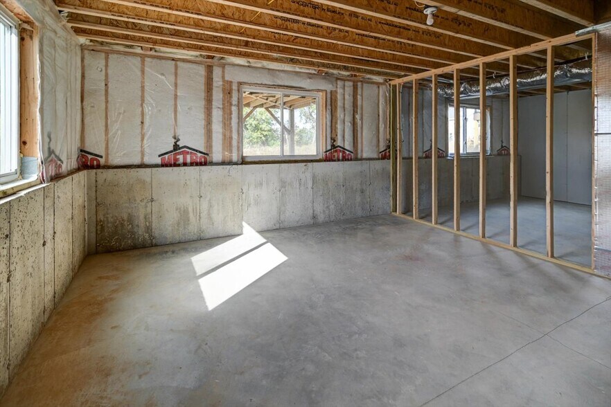 Building Photo - 2949 Blue Grass Dr