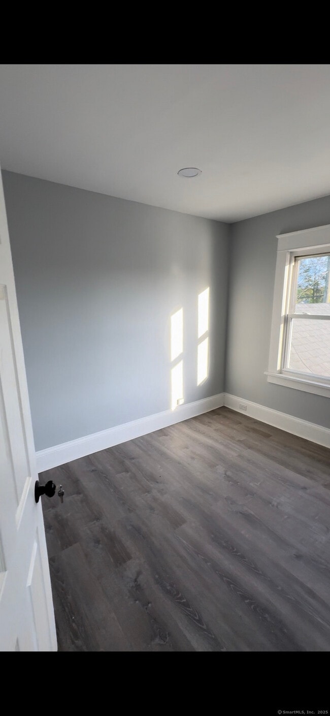 Building Photo - 95 New Canaan Ave