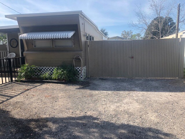 Building Photo - 14915 Old Dixie Hwy
