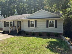 Building Photo - 2707 Stratford Dr