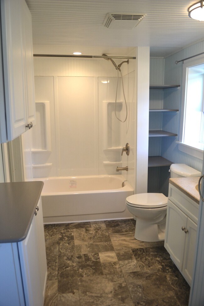 upstairs bathroom - 222 W Case St