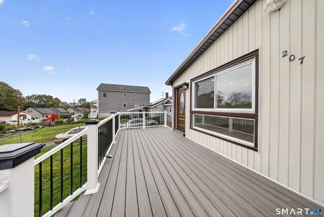 Building Photo - 207 Hillcrest Rd