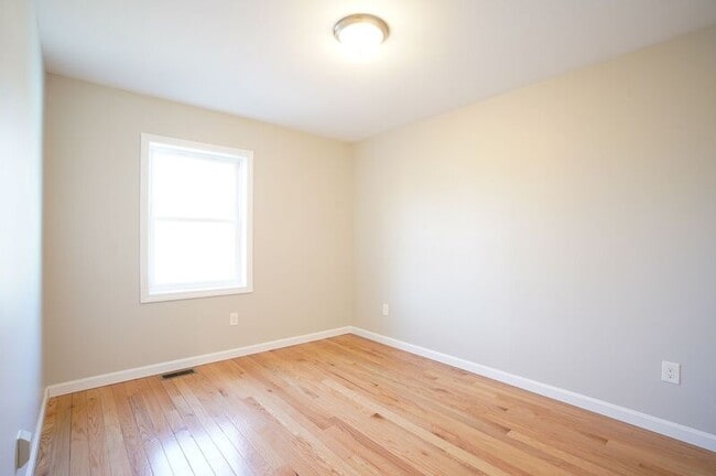 Building Photo - 18 Healey St