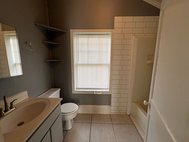 Building Photo - 2585 Napier Ave