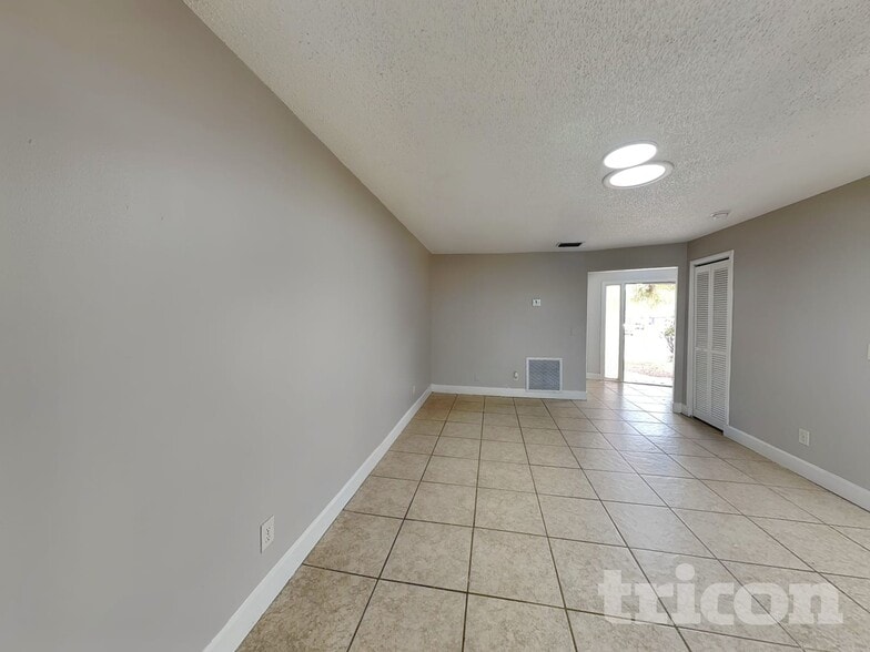 Building Photo - 818 Tarawood Ln