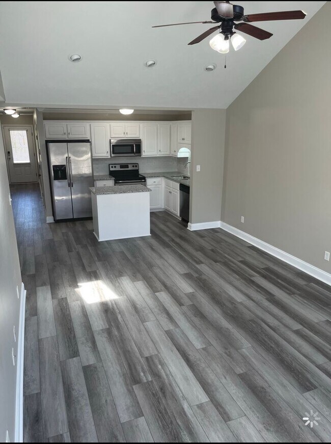 Building Photo - 844 Bryan Cir