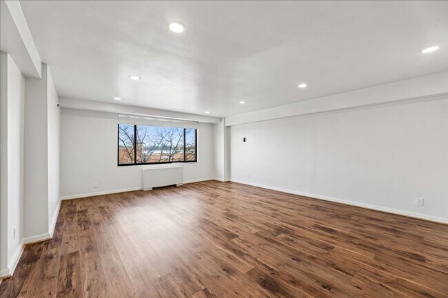 Building Photo - Large 1BR/1BA with Natural Light & Modern Finishes in Cleveland Park