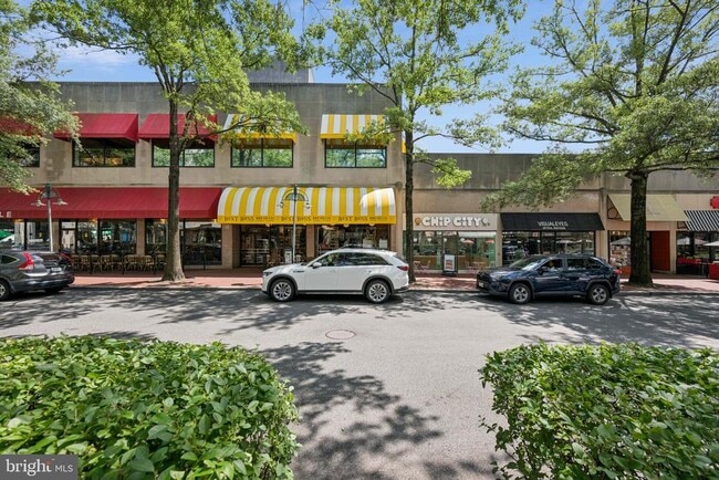 Building Photo - 3013 S Columbus St
