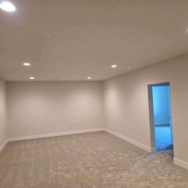 Building Photo - Garden View Zero Entry!! PHOTOS COMING SOON!