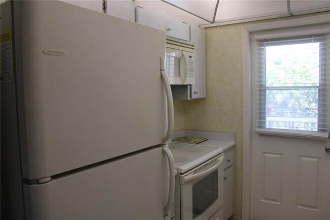 Building Photo - 3810 Gulf of Mexico Dr