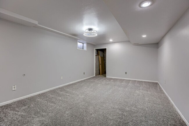 Building Photo - Spacious 5 Bed Fountain Hills Gem!!