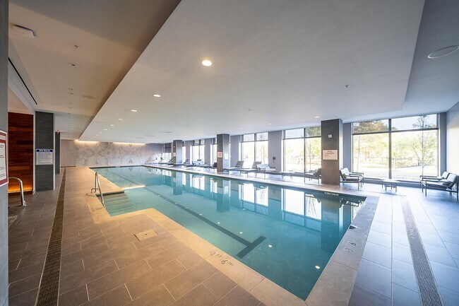 Building Photo - 75 Park Ln S