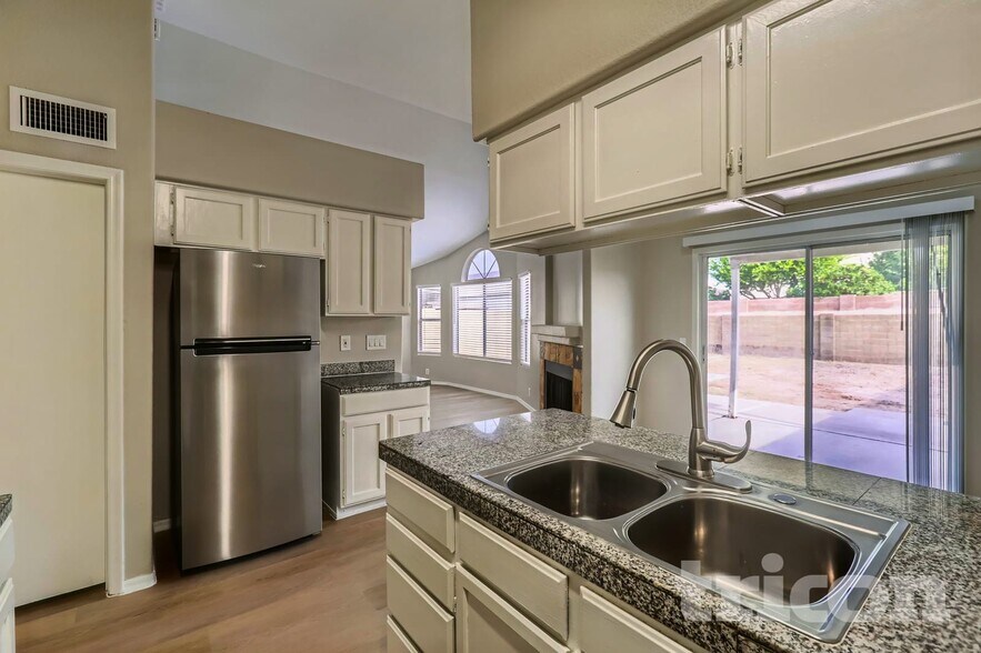 Building Photo - 7321 N 69th Ave