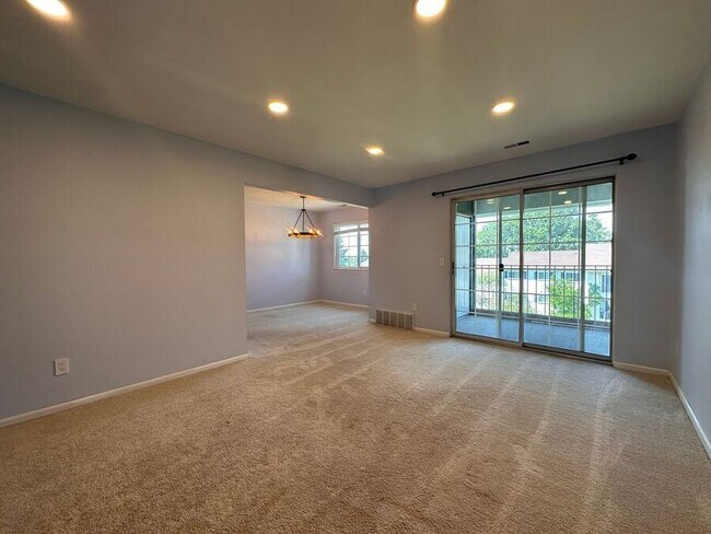 Building Photo - 440 Baldwin Ave