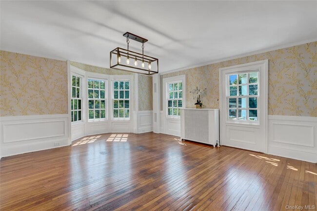 Building Photo - 324 Woodbine Ave