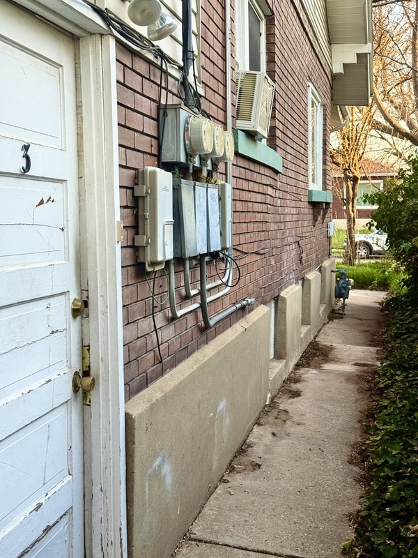 Building Photo - 925 Wilson Ave S