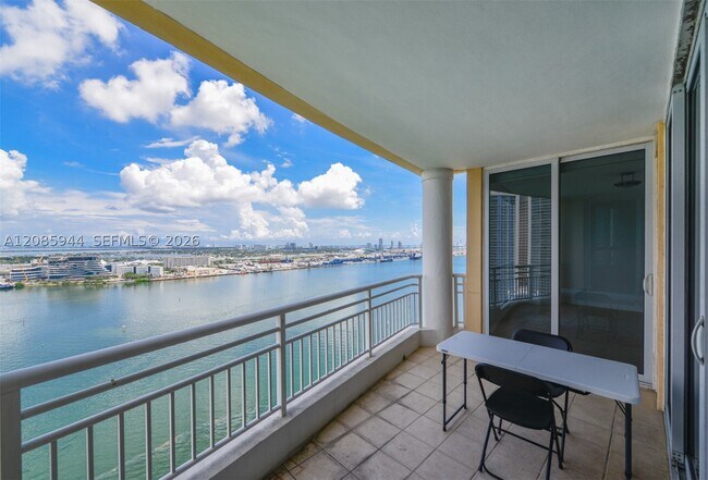 Building Photo - 848 Brickell Key Dr