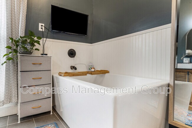 Building Photo - 625 Luttrell St