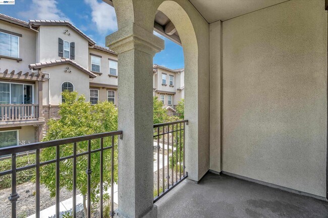 Building Photo - 1139 Genco Terrace