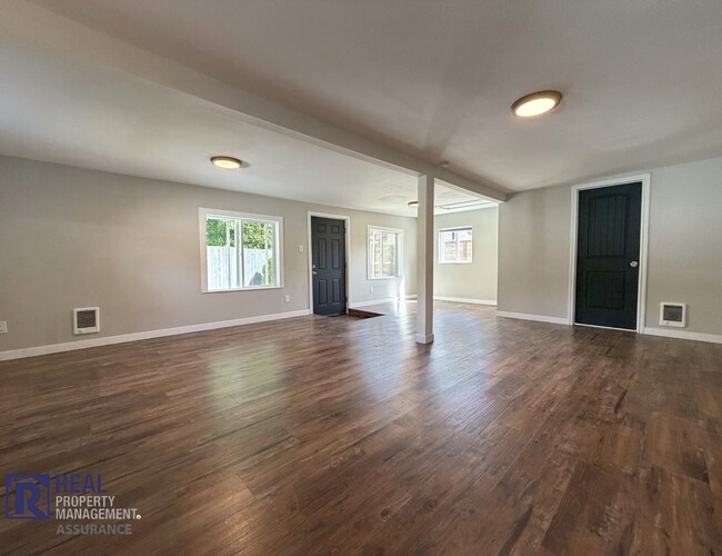 Building Photo - Charming Updated Studio Home with Fenced Yard in Beaverton