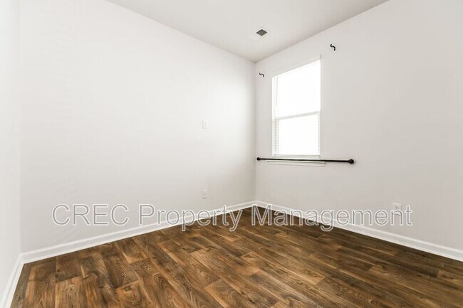 Building Photo - 928 Woodside Creek Ln