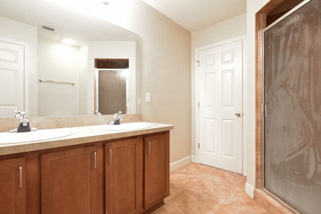 Building Photo - Wood's Edge South Townhouse – 2BR/2BA with Over 1,000 Sq. Ft. | Pet Friendly & Prime Location!