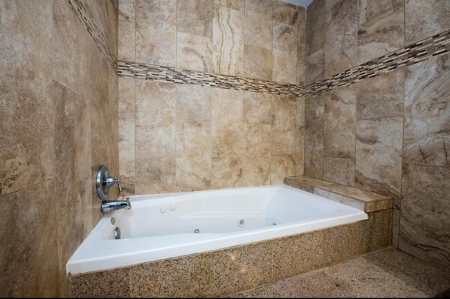 Building Photo - 1112 Bering Dr