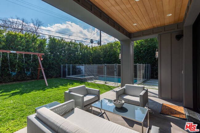 Building Photo - 16712 Addison St