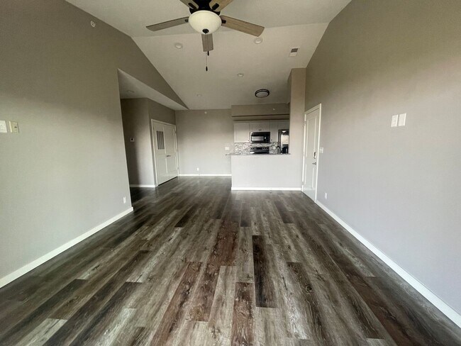 Building Photo - Unfurnished 3 Bedroom 2 Bath  Apartment With Lake-views of Table Rock Lake from each Room