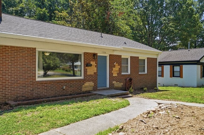 Building Photo - Move-in Ready 3 Bedroom Ranch Home in Eastway Park