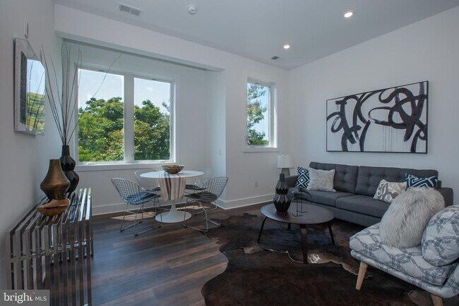 Building Photo - 2940 W Thompson St