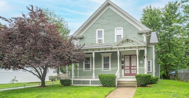 Building Photo - 17 Charles St