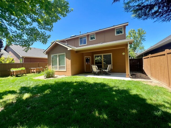 Building Photo - "Luxury Living: Stunning home with marble counter tops & Fireplace!"