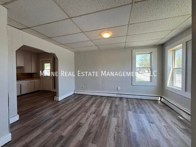 Building Photo - 172 College Ave