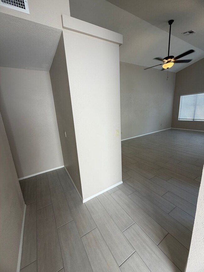 Building Photo - Newly Remodeled Glendale Home