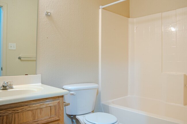 Building Photo - PRICE IMPROVEMENT NOW ONLY $1295!!!!!!