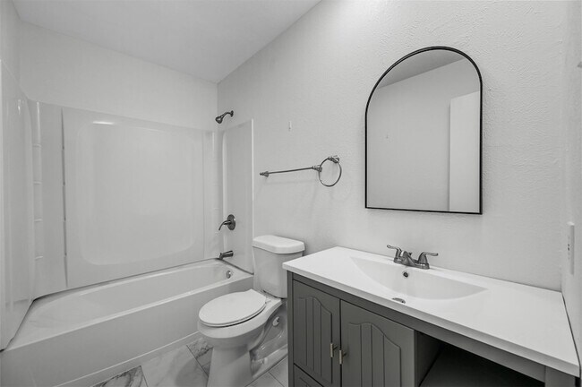 Building Photo - 4940 Watkins Dr