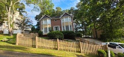 Building Photo - 4815 Old Field Dr NE