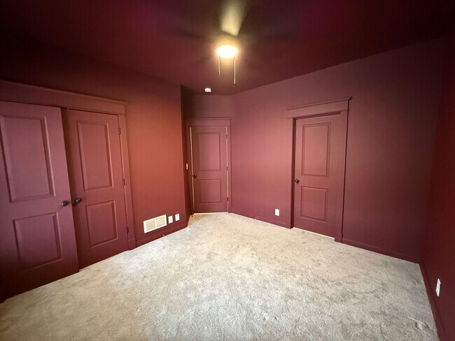 Building Photo - BEAUTIFUL CLIFTON HOME W/FENCED IN YARD AND FINISHED BASEMENT