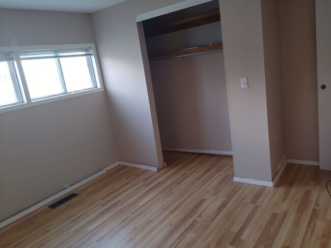 Building Photo - Charming 3 Br Home in Whitehall