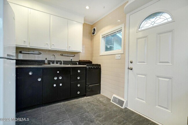 Building Photo - 59 Lakewood Rd