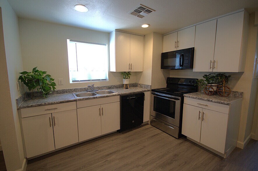 Kitchen - 9632 N 10th Ave