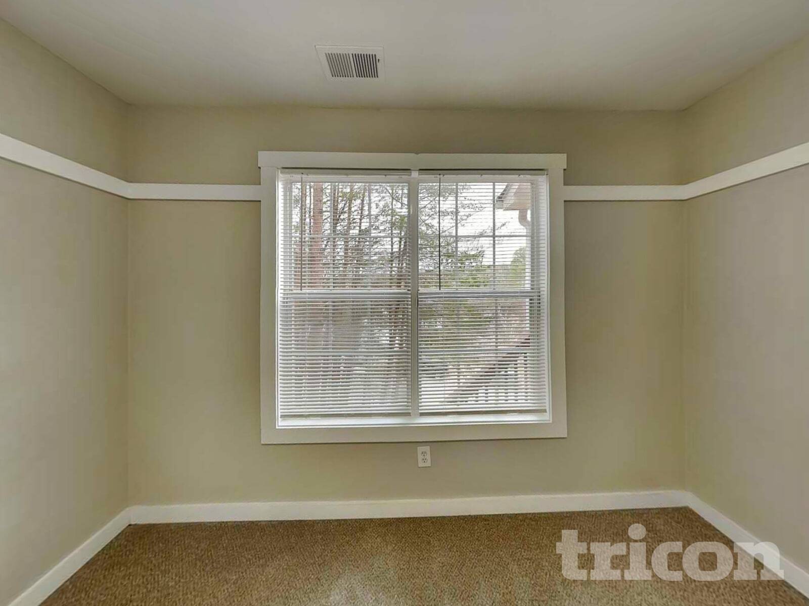 Building Photo - 1048 Whispering Woods Dr