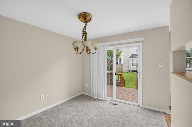Building Photo - 502 Meadowmist Way