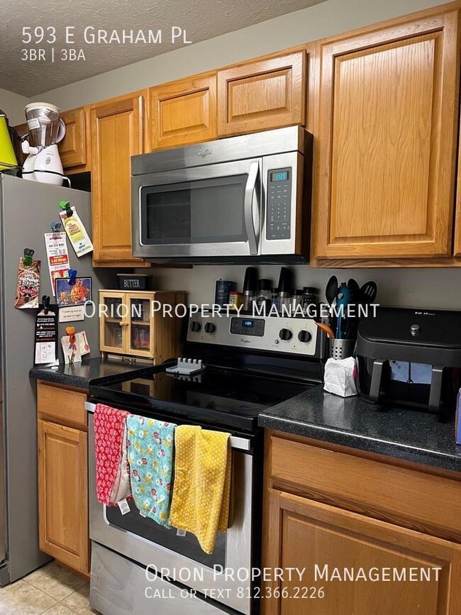 Building Photo - 593 E Graham Pl