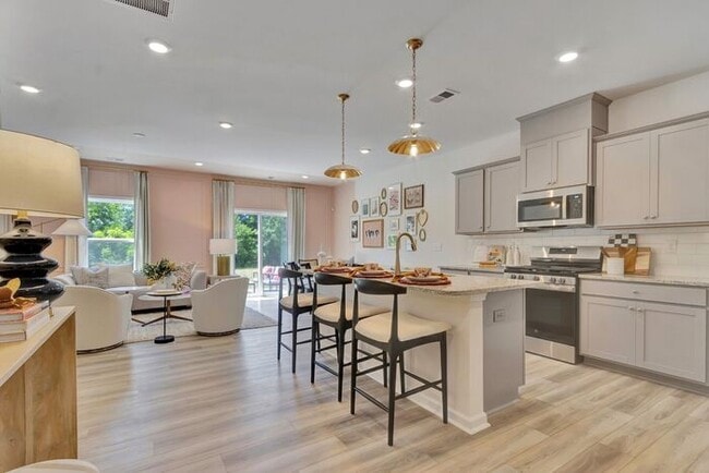 Building Photo - Lavanya Townhouse Arberdene